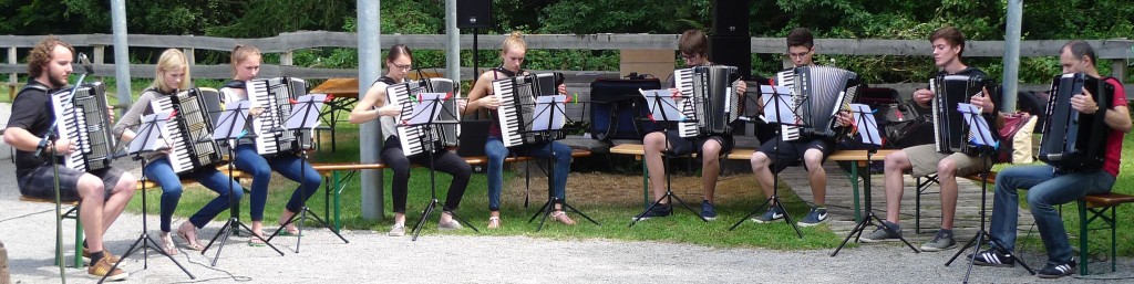 Matinee im Grünen - Auftritt des Jugendensembles