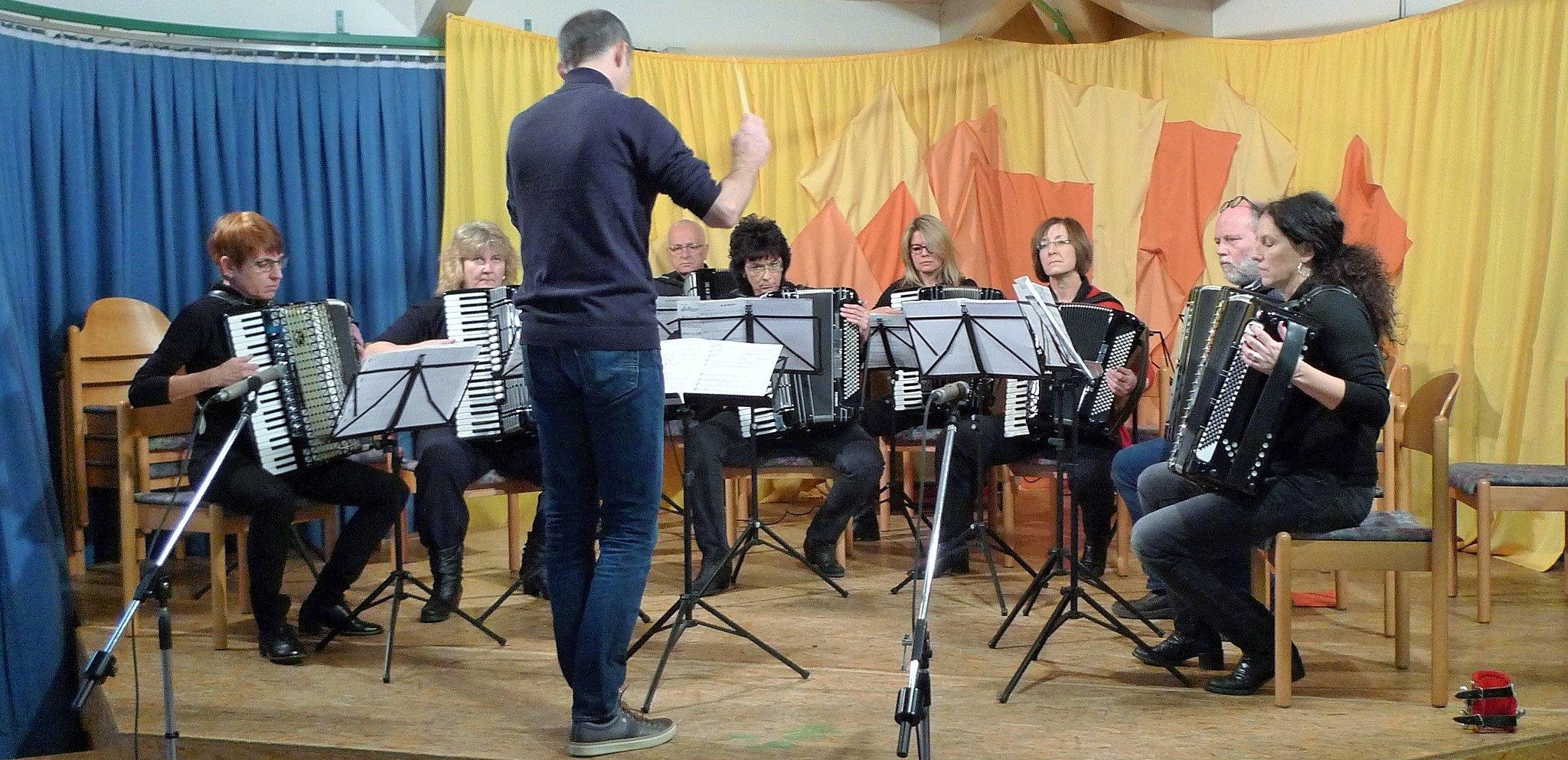 Voll konzentriert: Das 2. Orchester von AccoMusica beim gelungenen Auftritt