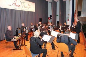 Das 1. Orchester und das AE Malsch spielen "Inmortal - in memoriam A.P." von Hans Boll (Foto: Rüdiger Homberg)
