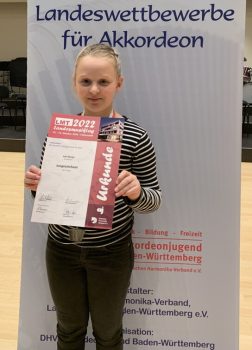 Jule Dirrler beim Landesmusiktag der Akkordeonjugend 2022