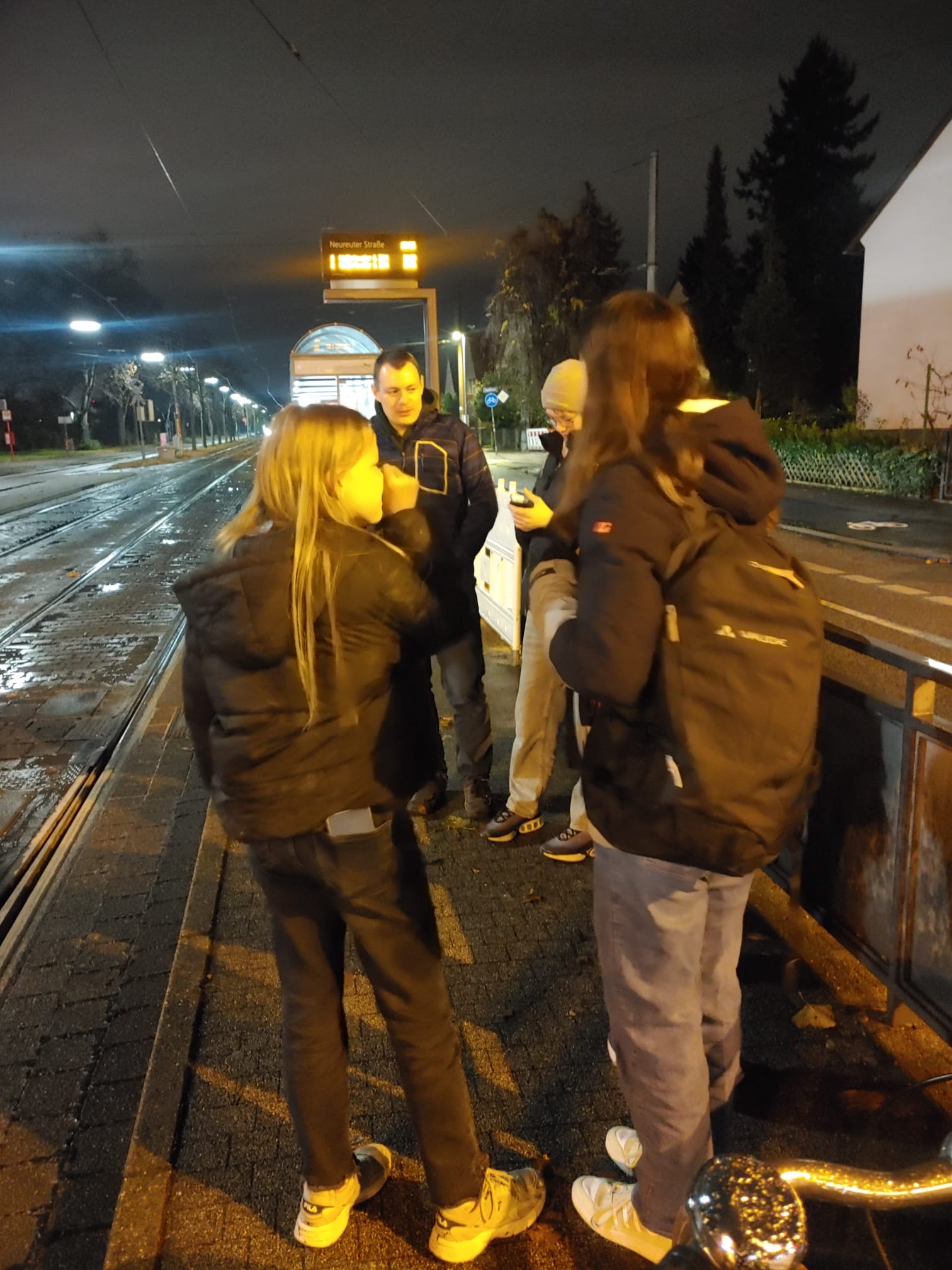 Warten auf die Bahn zur Heimfahrt